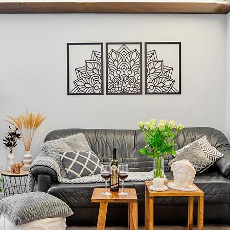 Natural-Style Apartment In The Centre Of Bratislava Exteriör bild