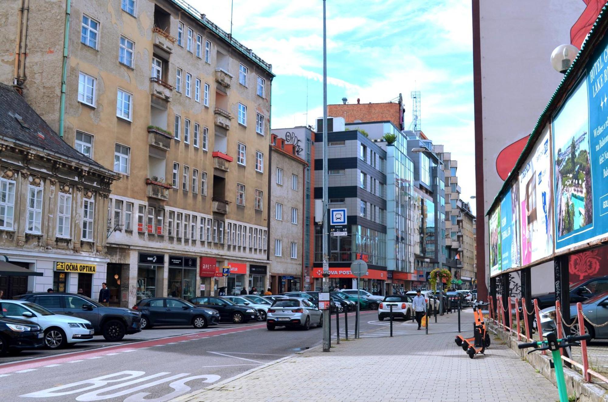 Natural-Style Apartment In The Centre Of Bratislava Exteriör bild