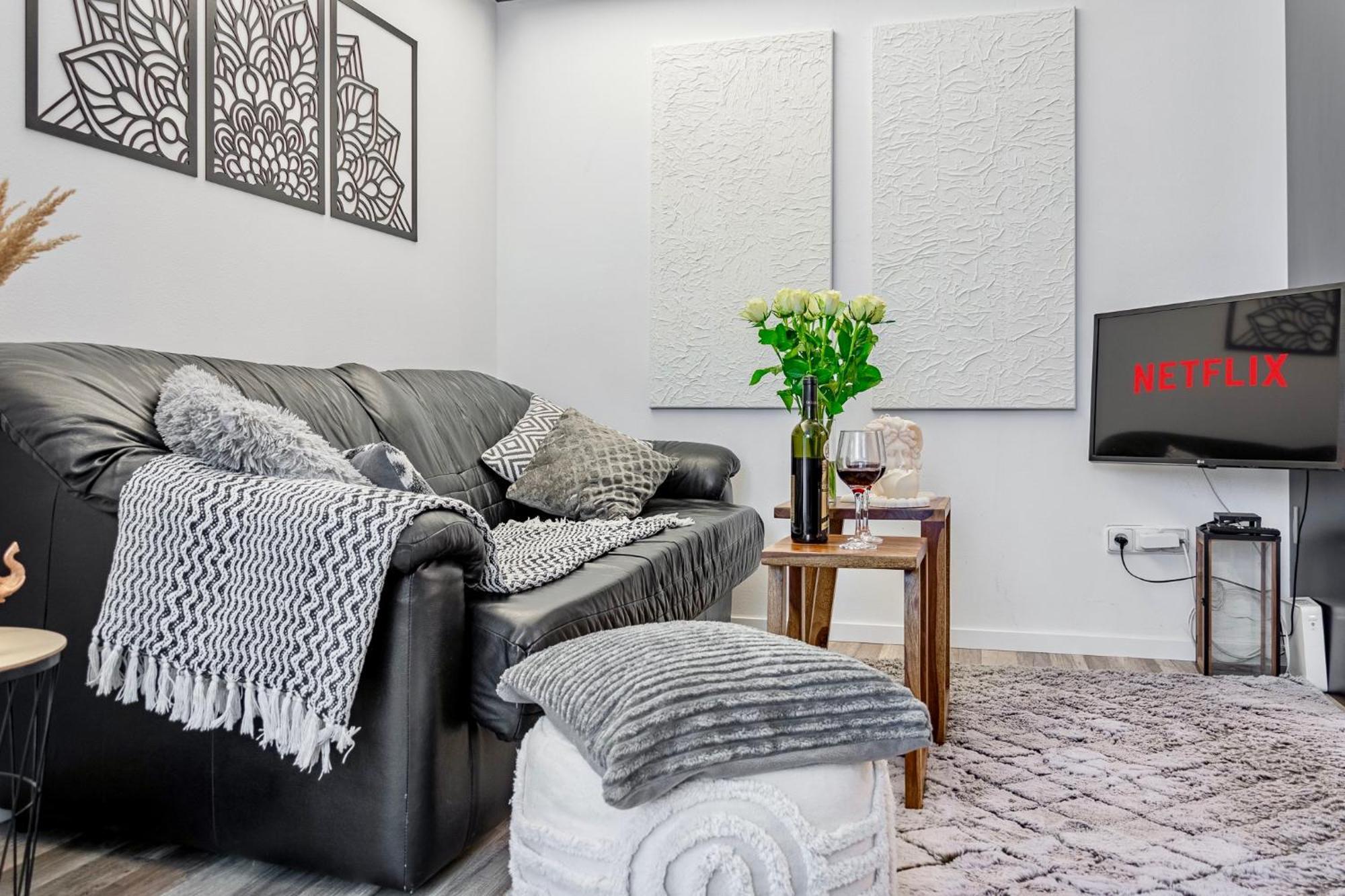 Natural-Style Apartment In The Centre Of Bratislava Exteriör bild